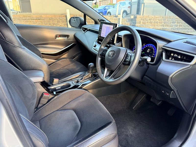 2021 Toyota Corolla ZR Hybrid Auto Photo 8
